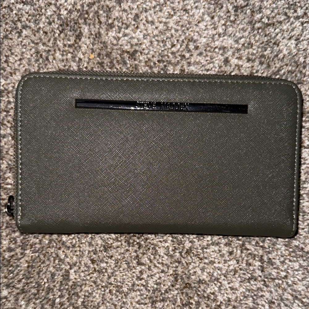 Steve Madden Olive Wallet